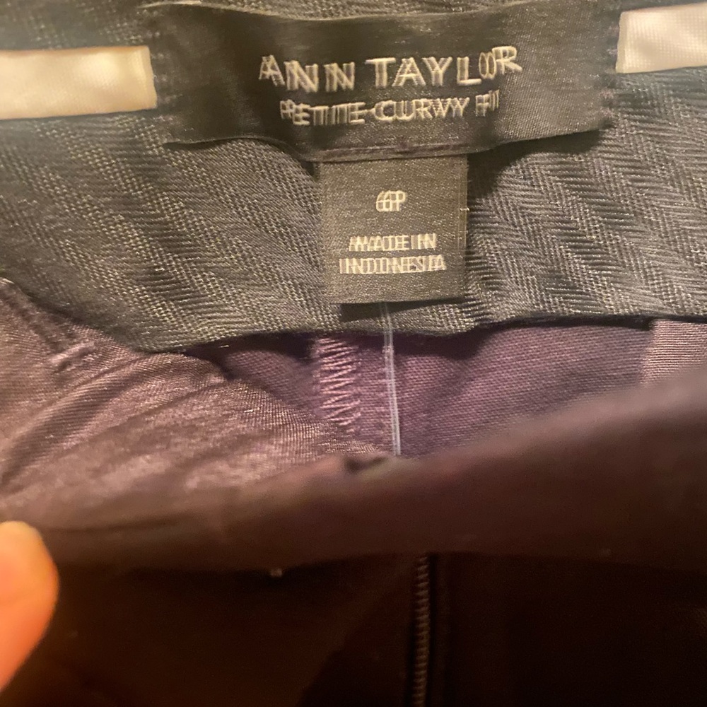 Ann Taylor Black Women's Pants-Size 6P-NWT - Picture 4 of 5